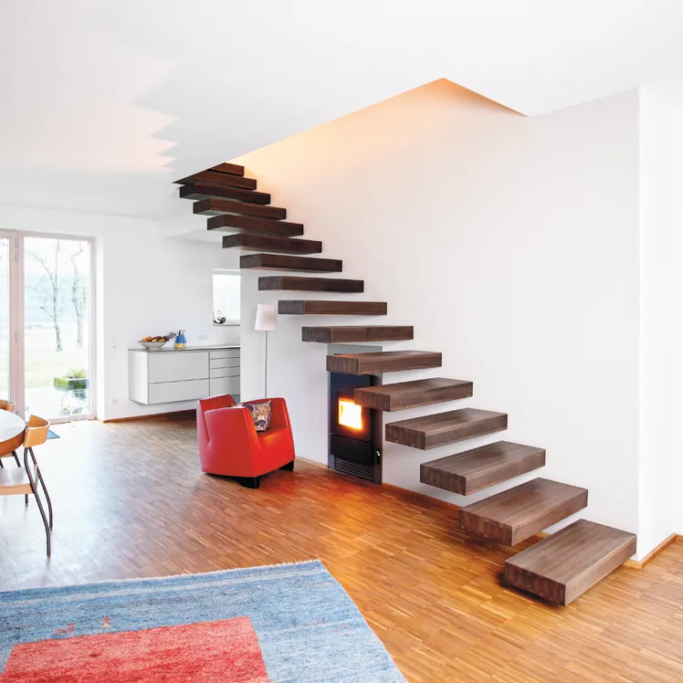 Kragarmtreppe aus geräucherter Eiche.